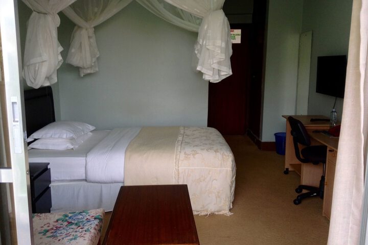 Room 11 of 23