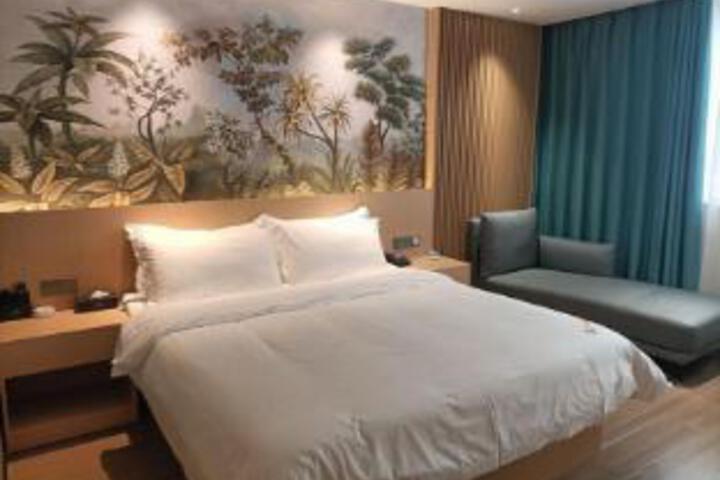 Room 7 of 8