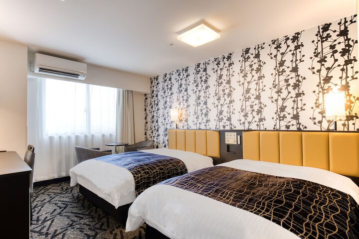Room 12 of 39
