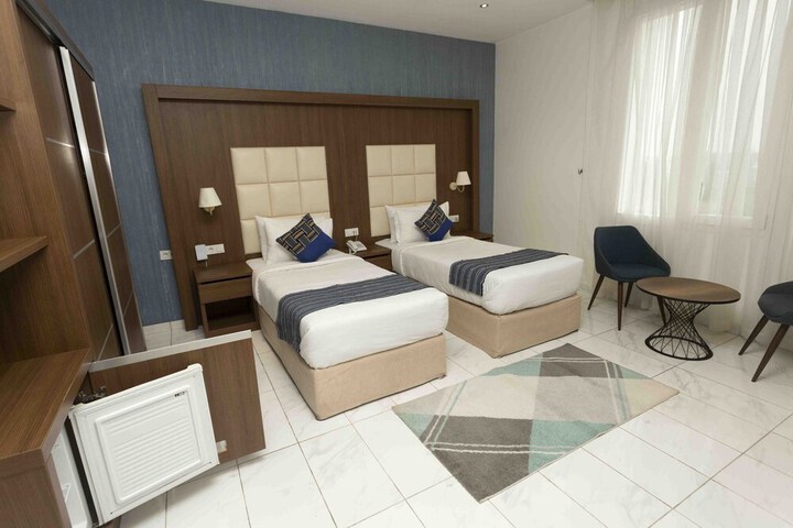 Room 32 of 83