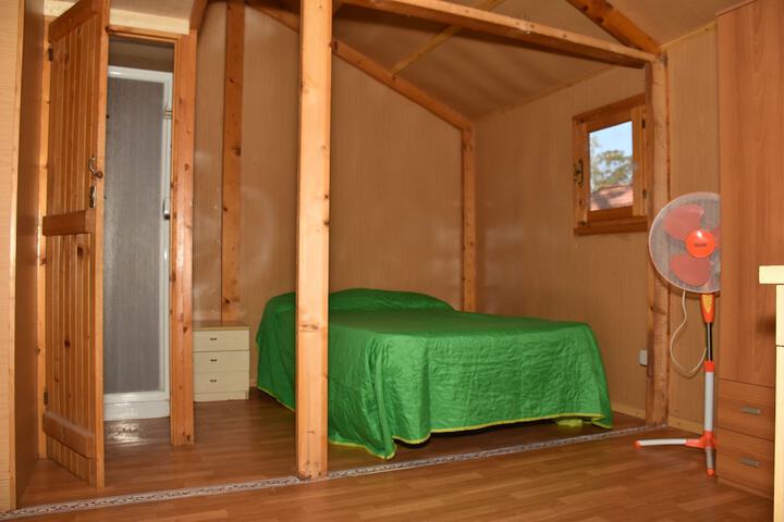 Room 5 of 8