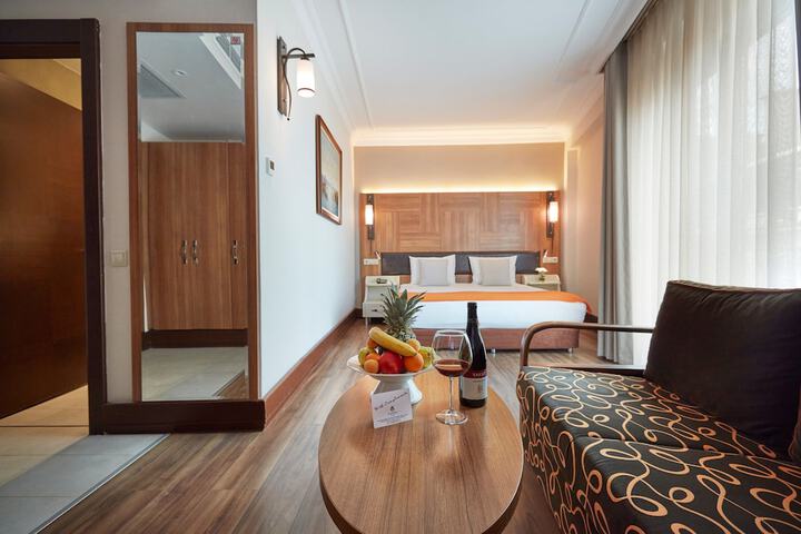 Room 13 of 81