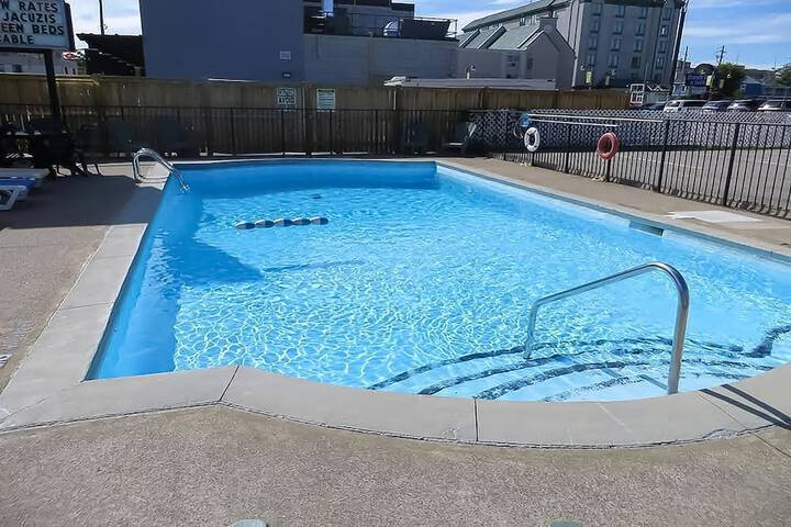 Pool 11 of 19
