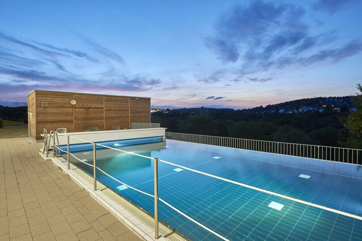Pool 40 of 58