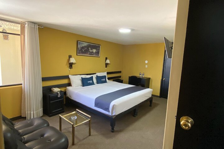 Room 14 of 64