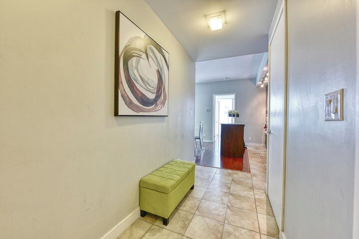 Room 52 of 273