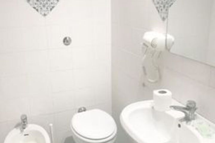 Room 2 of 5