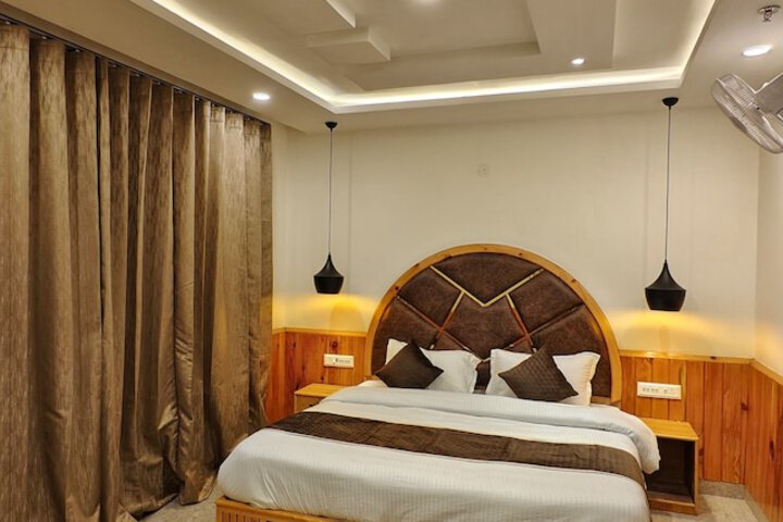 Room 9 of 38
