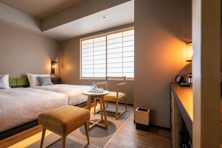 Room 3 of 77