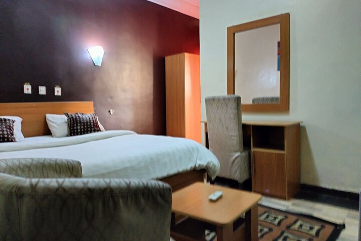 Room 7 of 48