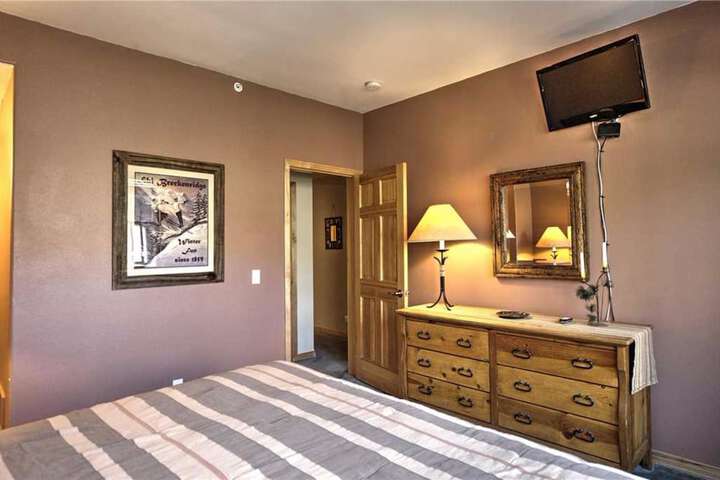 Room 18 of 136