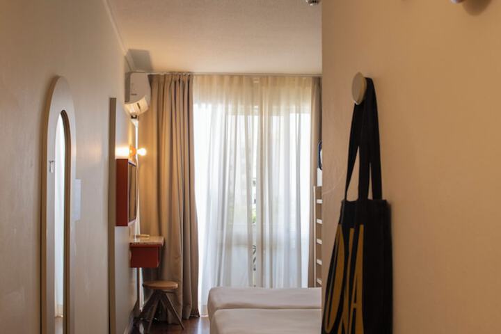 Room 6 of 46