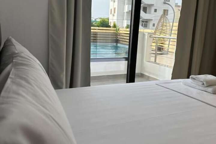 Room 9 of 96