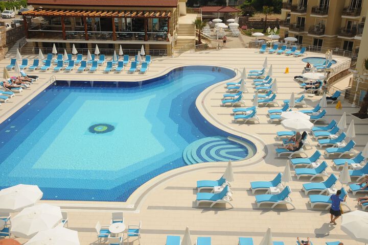 Hotel with Pool