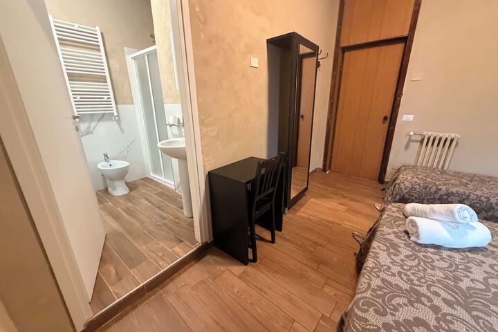 Room 44 of 101