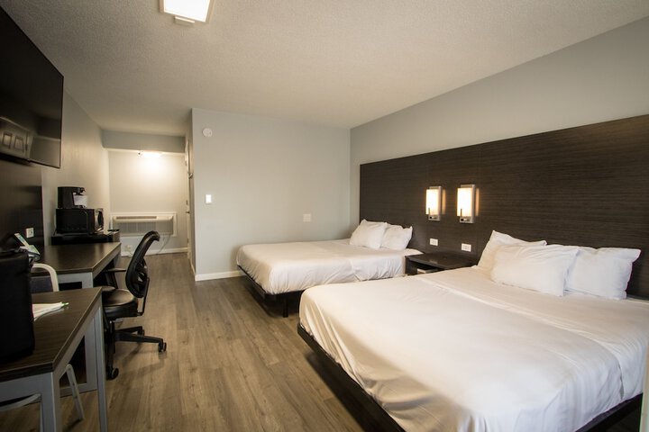 2 Queen Beds (29 of 46)