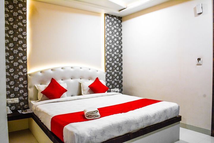 Room 4 of 13