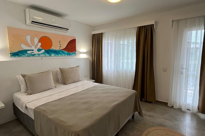 Room 6 of 71