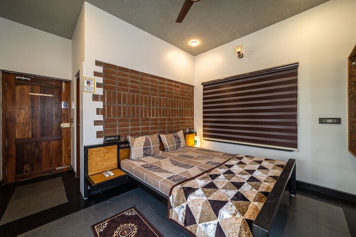 Room 6 of 35