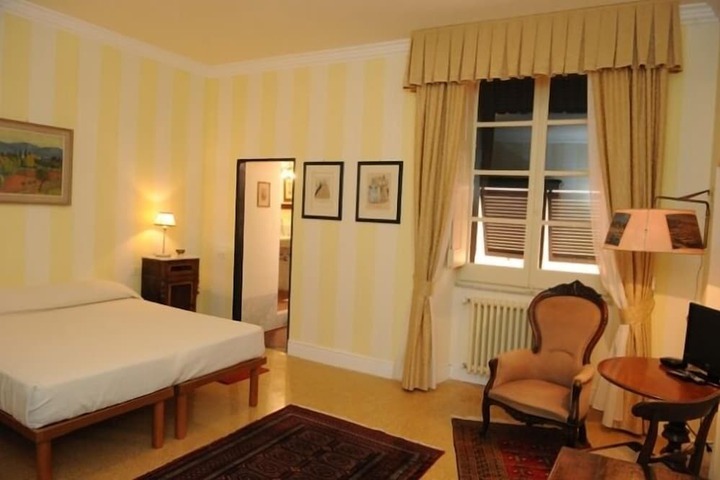 Room 10 of 65
