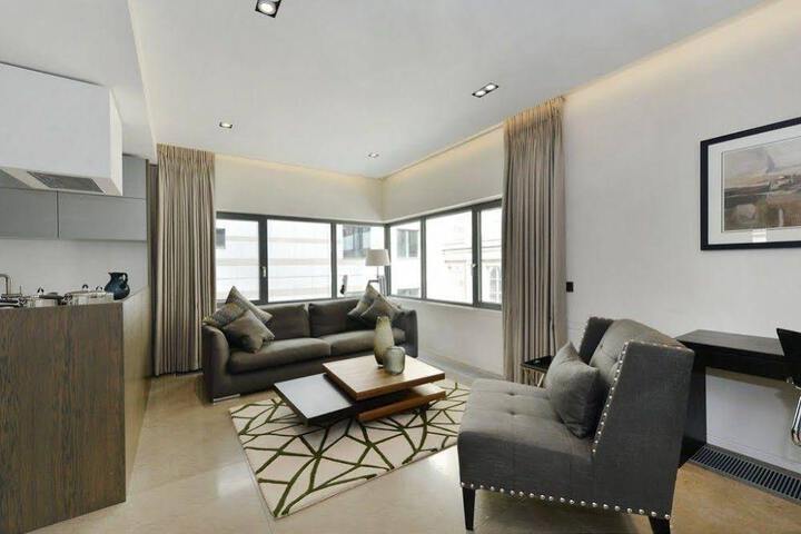 Room 3 of 8