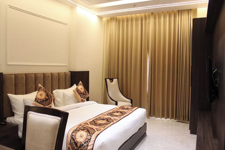 Room 14 of 77