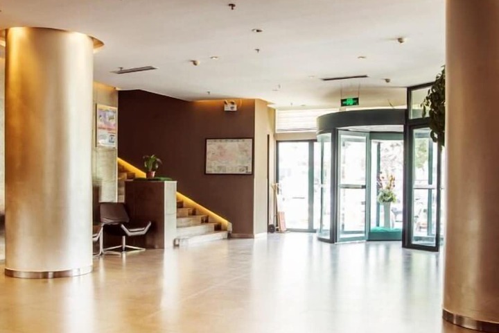 Entrance & Lobby