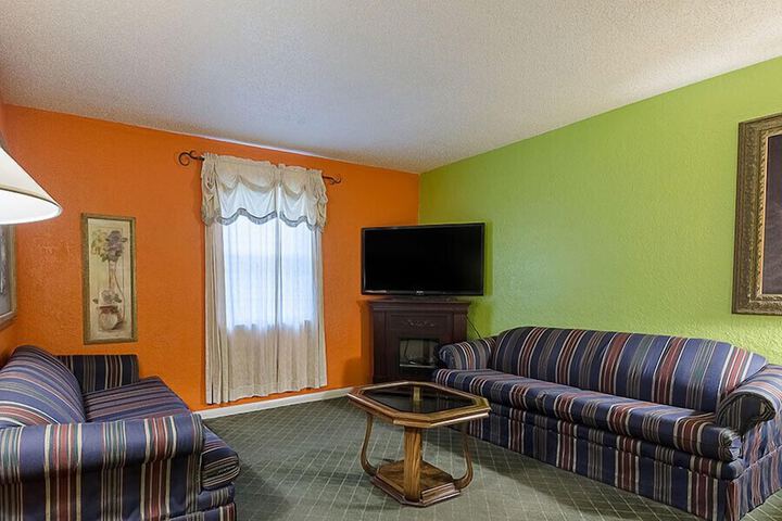 Room 9 of 26