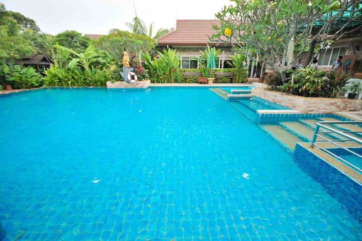 Hotel Pool