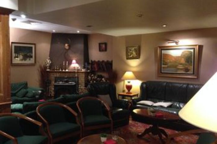Lounge 84 of 197