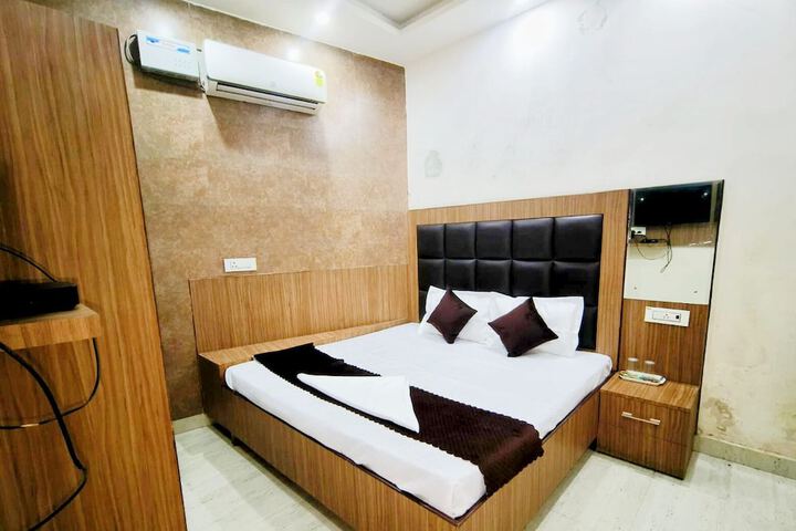 Room 7 of 11
