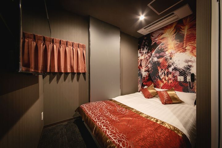 Room 13 of 64