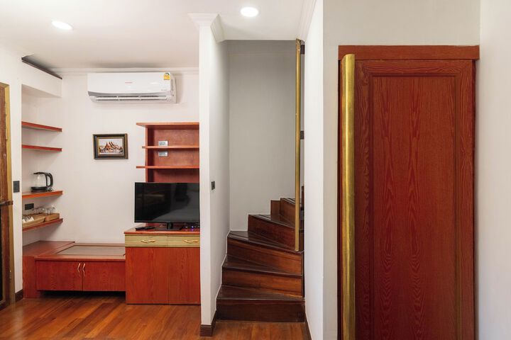 Room 7 of 32