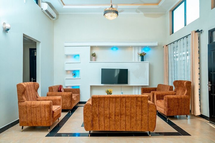 Room 10 of 15