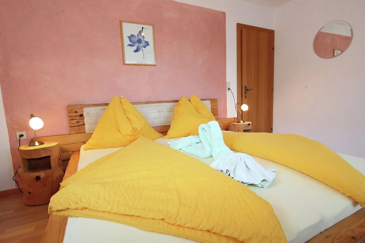 Room 4 of 20