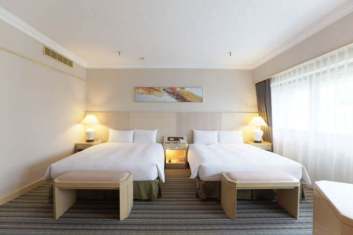 Room 8 of 74