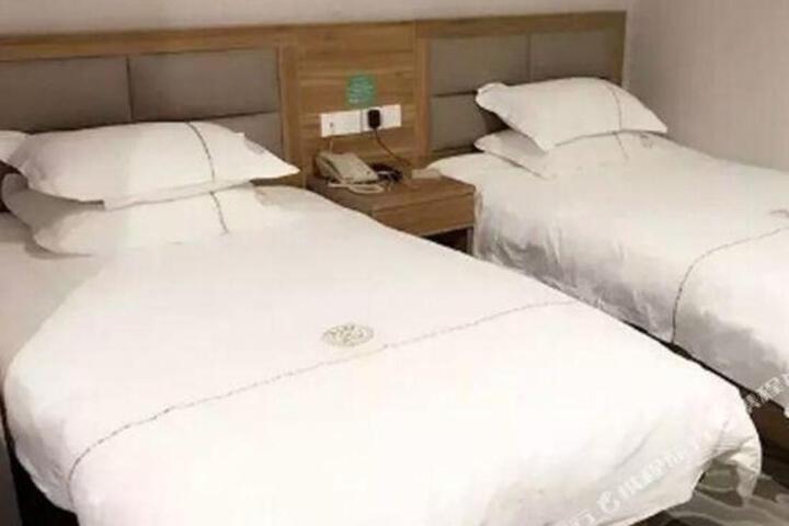 Yangzhong Zhonghai Hotel