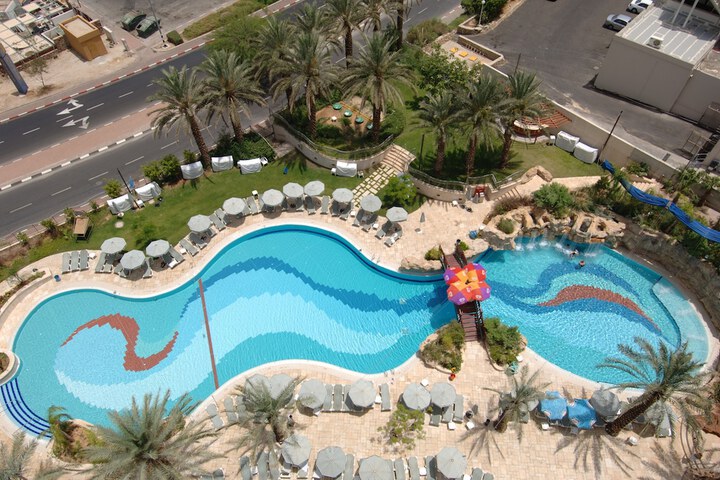 Pool 44 of 67