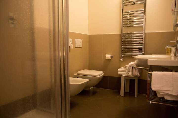 Room 52 of 119