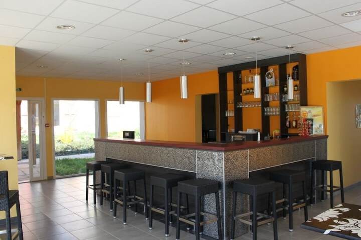 Lounge 18 of 23