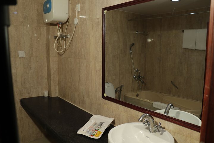 Room 12 of 16