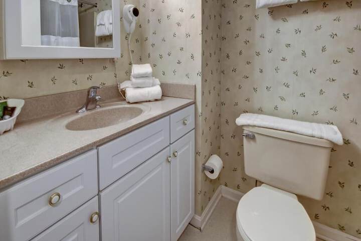 Standard 2 Queen Beds City View No Balcony (23 of 51)