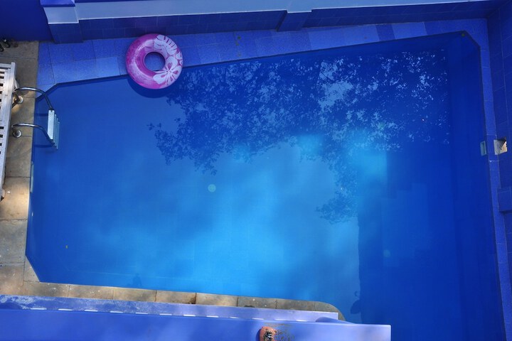 Hotel Pool