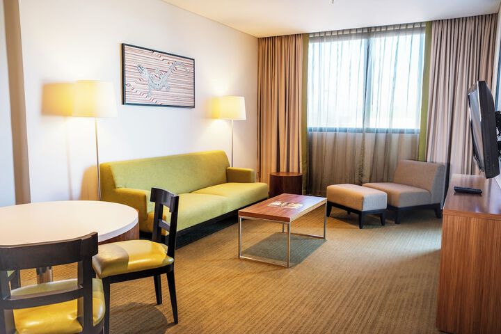 Room 4 of 113