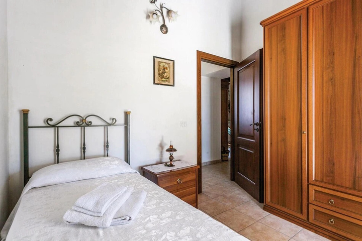 Room 2 of 21
