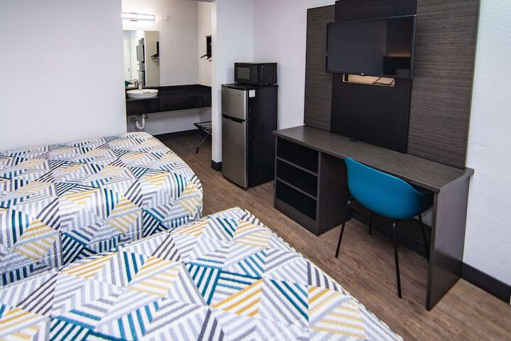 Double Accessible Queen Size Bed (12 of 17)