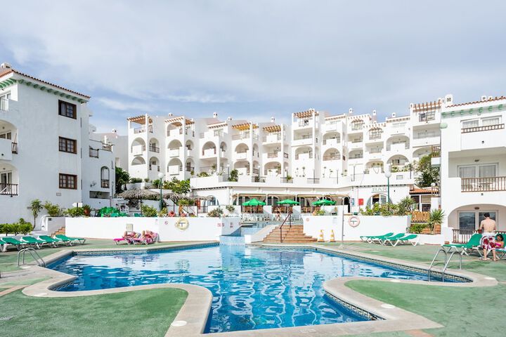 Pool Hotel