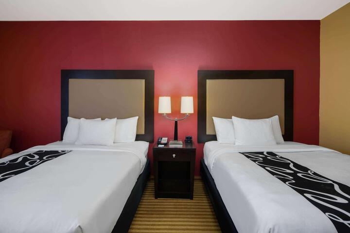1 King Bed Efficiency (24 of 25)