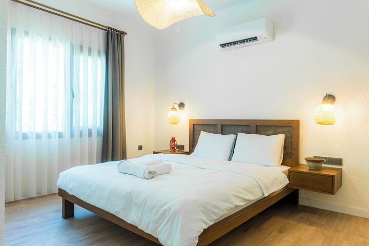 Room 2 of 17