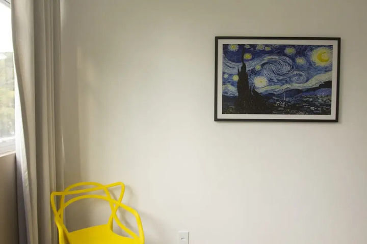 Room 5 of 10